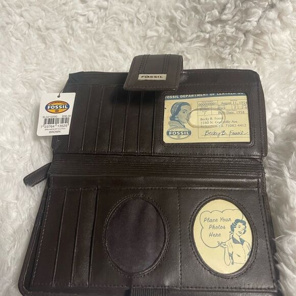 New with tag Fossil leather brown wallet/ organizer . - Picture 5 of 11
